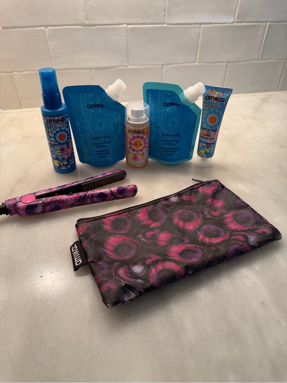 Amika mini flat iron with matching pouch plus Amika
Hydro Rush Hair Care Set